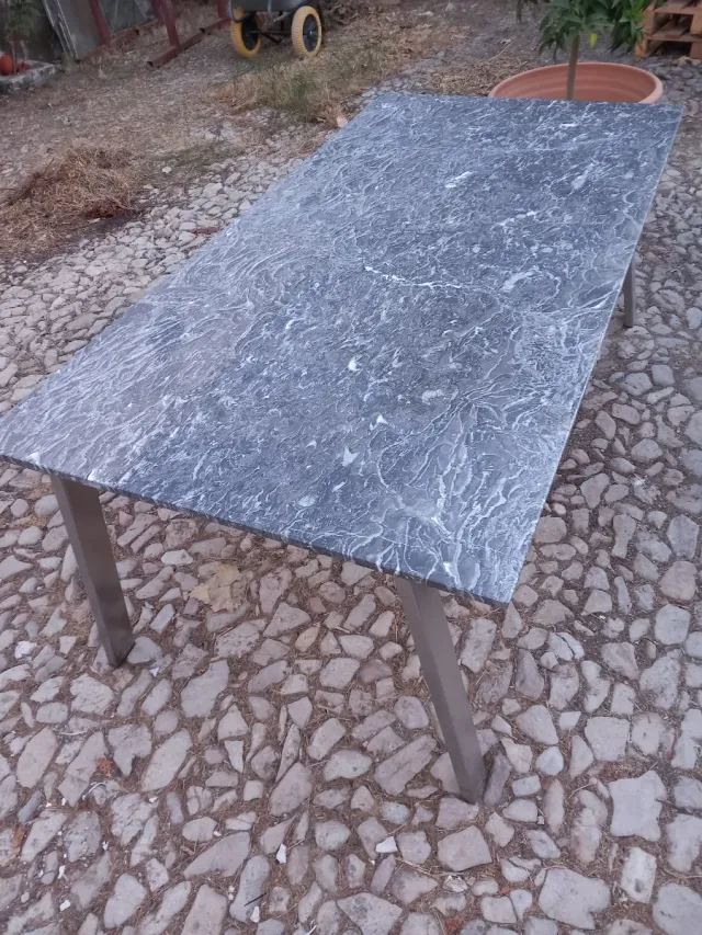 Mesa aluminio y mármol interior o exterior 