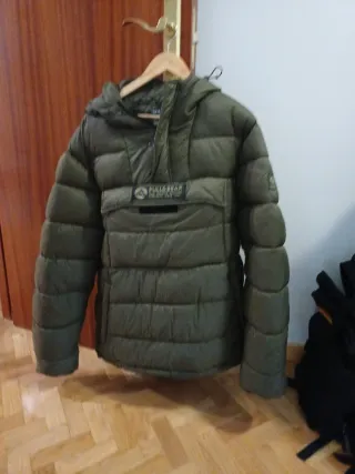 Plumas Pull&Bear con capucha verde