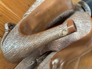 Sandalias de tacón dorada/plateadas peep toe 10 cm