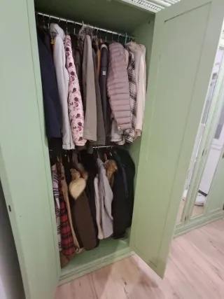 Armario gran capacidad puertas espejo