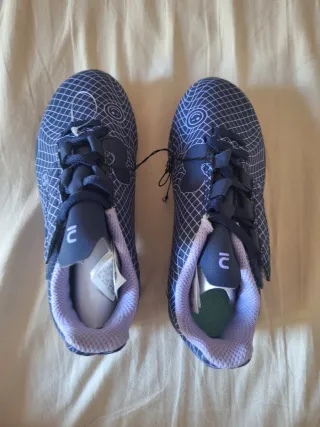 Zapatillas multitacos fútbol Decathlon niño num 29