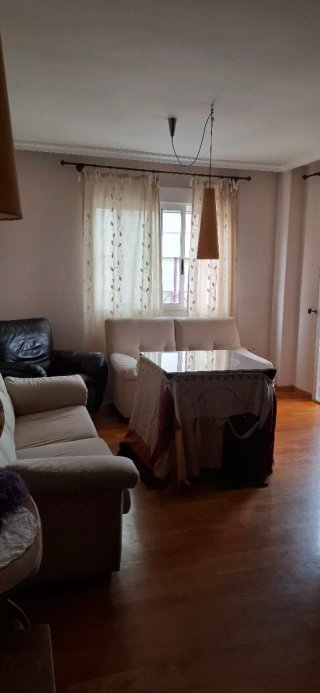Conjunto salón: Sofá, sillón y mesa