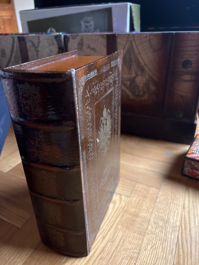 Caja decorativa estilo libro antiguo