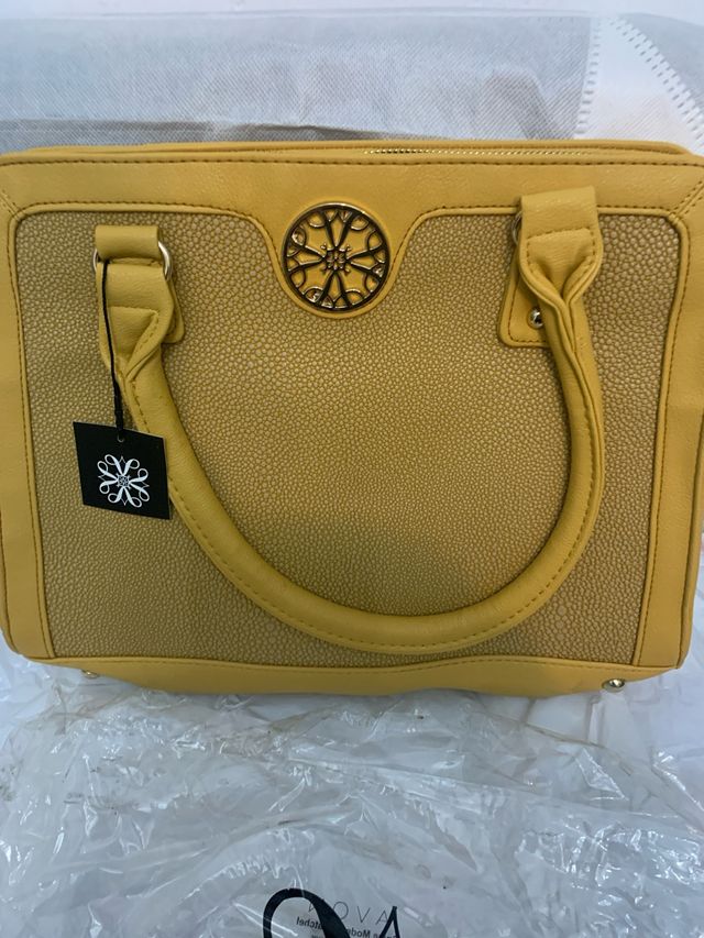 Bolso Avon Amarillo