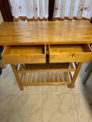 Mesa camarera ruedas barnizada