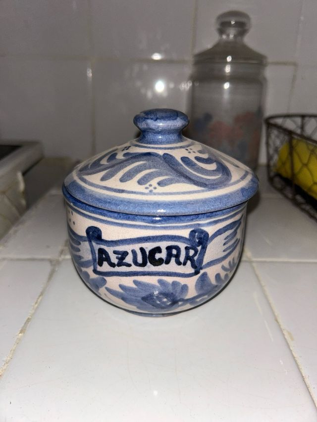 Bote de cerámica para azúcar