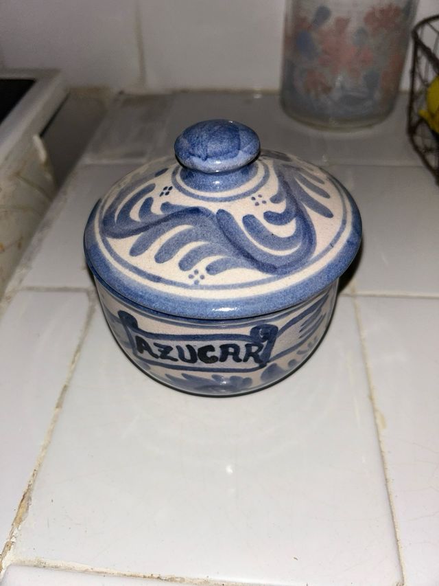 Bote de cerámica para azúcar