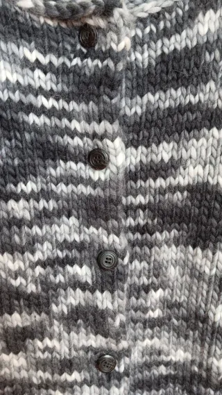 Giacca in lana lavorata a mano