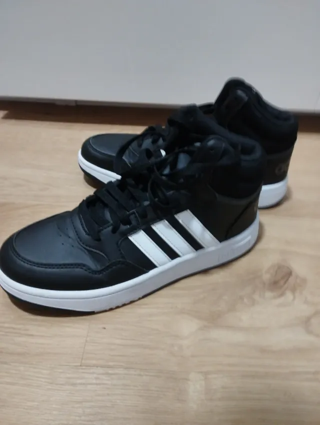 Zapatillas Adidas Negras y Blancas Talla 38