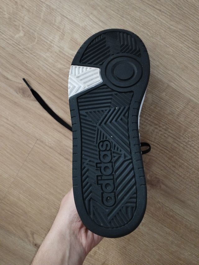 Zapatillas Adidas Negras y Blancas Talla 38