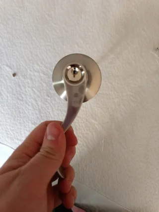 Bombín cerradura puerta con llave y pestillo