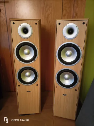 Altavoces de columna Eltax