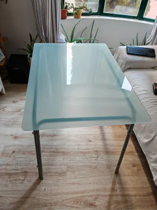 Mesa de comedor cristal y metal