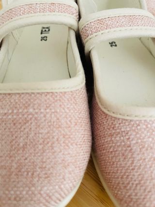 Ballerine da bambina in tessuto rosa stick. Misure 23 e 25.
