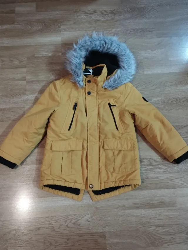 Abrigo niño amarilla con capucha