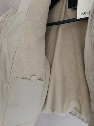 Cazadora acolchada Pull&Bear beige Talla XS