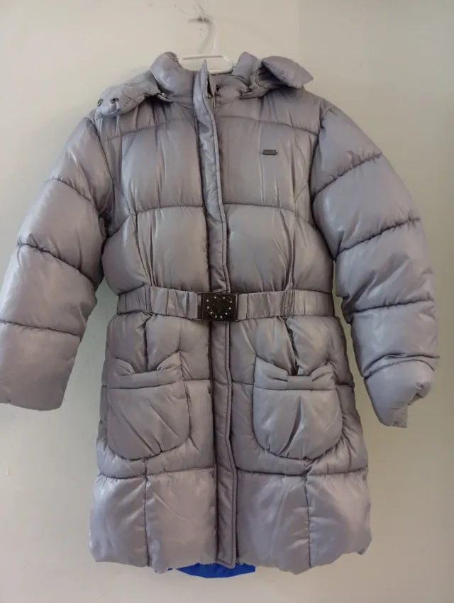 Plumífero plateado niña con cinturón