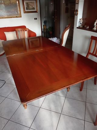 Tavolo in legno massello