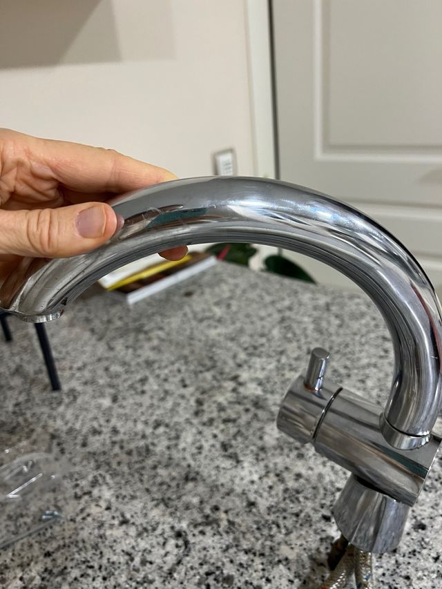 Grifo monomando metálico plateado