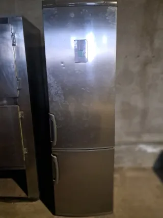 Nevera blanca con congelador