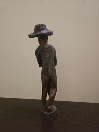 Statua in legno uomo con cappello