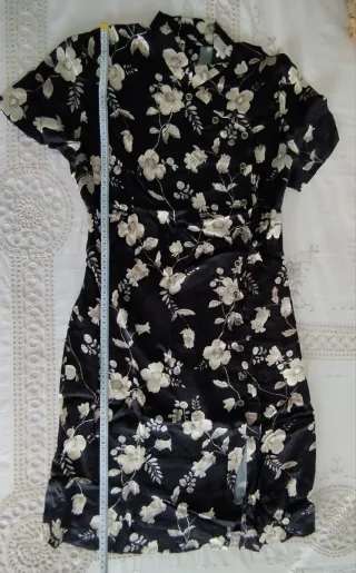 Vestido corte chino floral negro