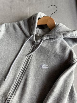 Chaqueta Nike Gris con Cremallera