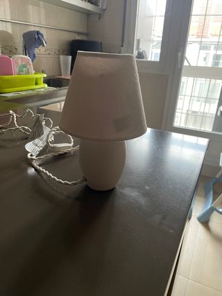 Lámpara de mesa Ikea beige