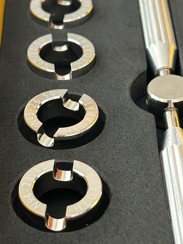 Llave para abrir y cerrar relojes