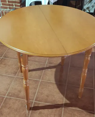 Mesa redonda plegable de madera
