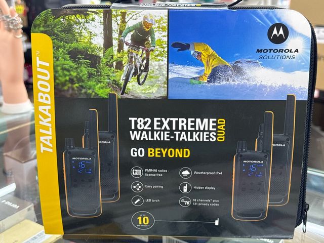 Motorola T82 Extreme Walkie-Talkies Quad
