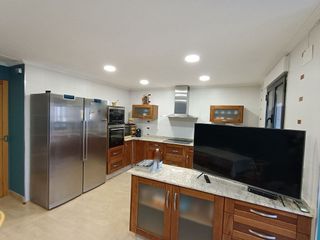 Casa adosada en venta en Hellín