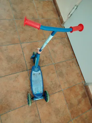 Patinete infantil 3 ruedas azul y rojo