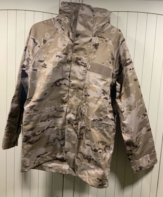 Chaquetón  pixelado árido intemperie con capucha