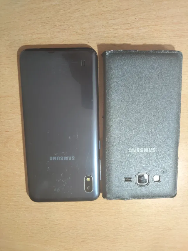 2 móviles Samsung negros