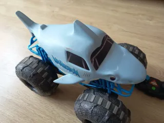 Coche radiocontrol tiburón Megalodon XL