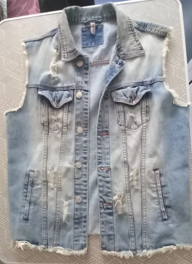 Chaleco vaquero desgastado hombre