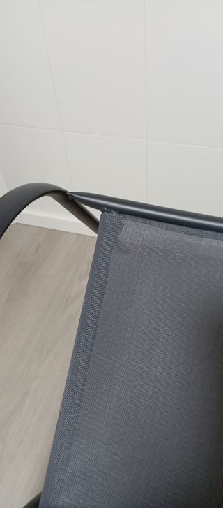 Silla de exterior gris con cojín Nueva
