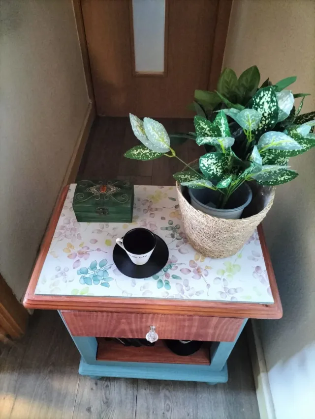 OFERTA! MUEBLE AUXILIAR O MESITA DE MADERA MACIZA