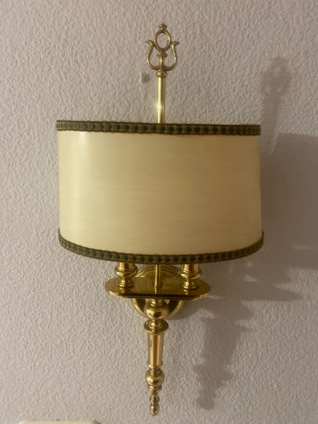 Aplique de pared dorado y beige, son dos