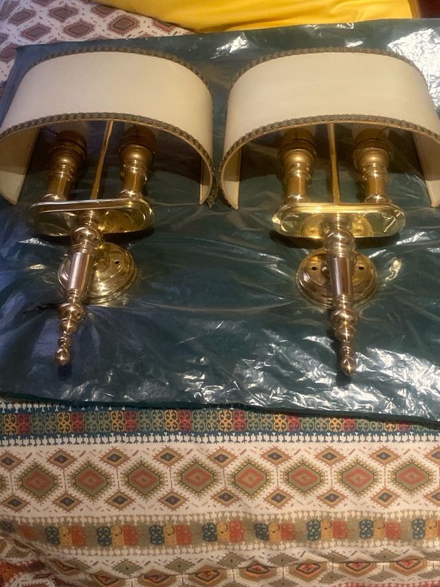 Aplique de pared dorado y beige, son dos