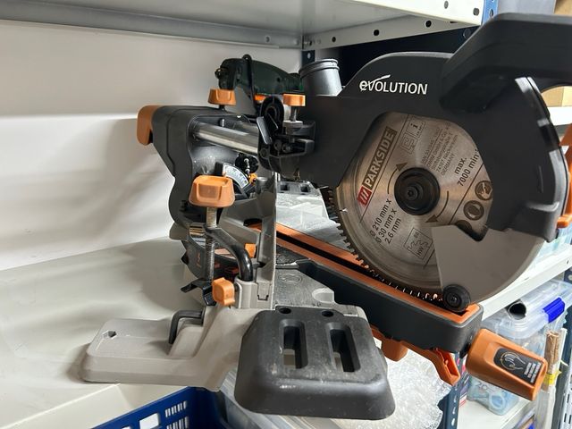 Sierra Ingletadora Evolution R210