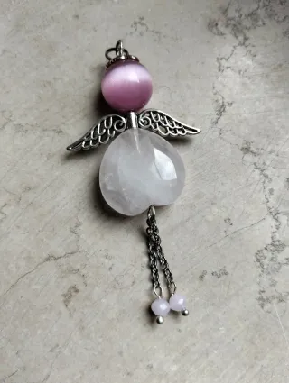 Ciondolo Angelo Cuore in quarzo rosa.
