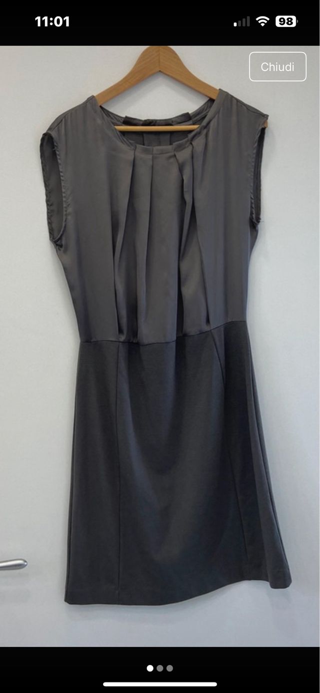 Vestito grigio in raso e maglietta