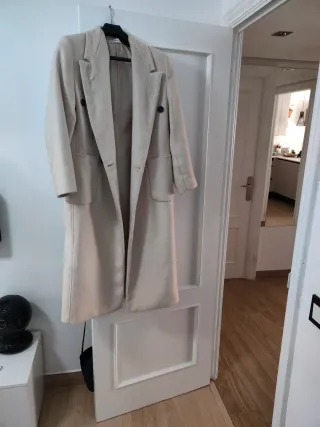 Abrigo largo beige