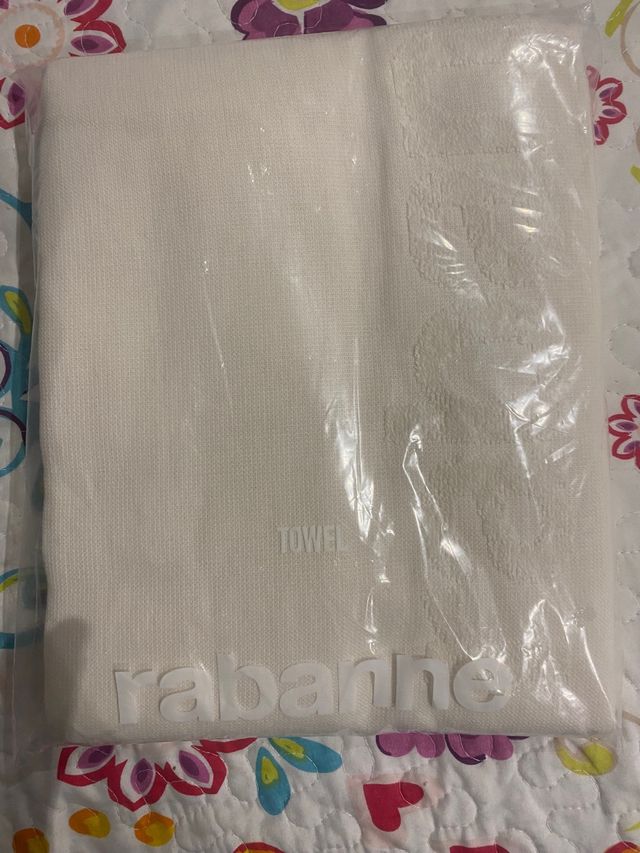 Toalla Paco Rabanne Beige/Blanco.