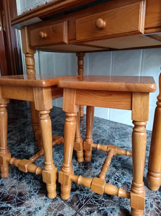 Mesa de roble con cajones
