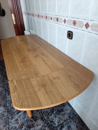 Mesa de roble con cajones
