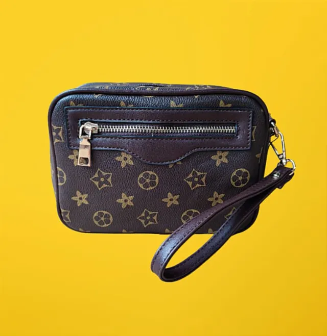 Bolso de mano estampado.