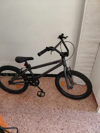 Bicicleta BMX gris
